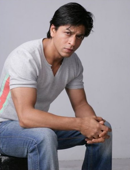 http://st.kinopoisk.ru/im/kadr/1/0/1/kinopoisk.ru-Shahrukh-Khan-1012555.jpg
