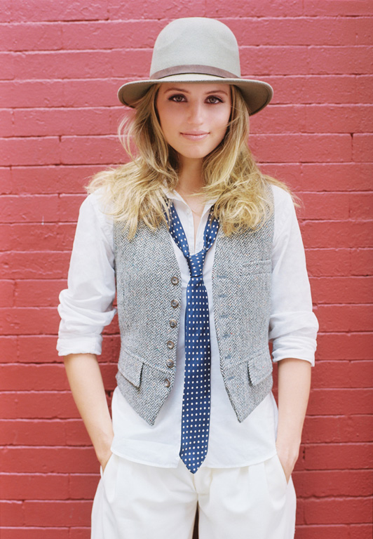 http://st.kinopoisk.ru/im/kadr/1/0/9/kinopoisk.ru-Dianna-Agron-1094913.jpg