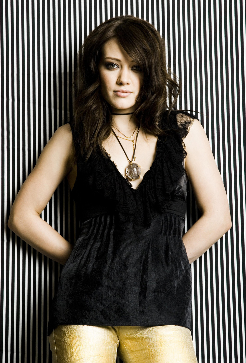 http://st.kinopoisk.ru/im/kadr/1/1/0/kinopoisk.ru-Hilary-Duff-1106845.jpg