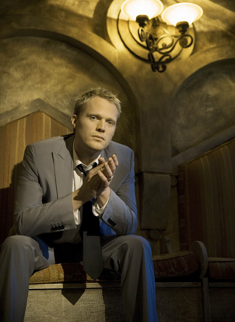 http://st.kinopoisk.ru/im/kadr/1/1/0/kinopoisk.ru-Paul-Bettany-1100535.jpg