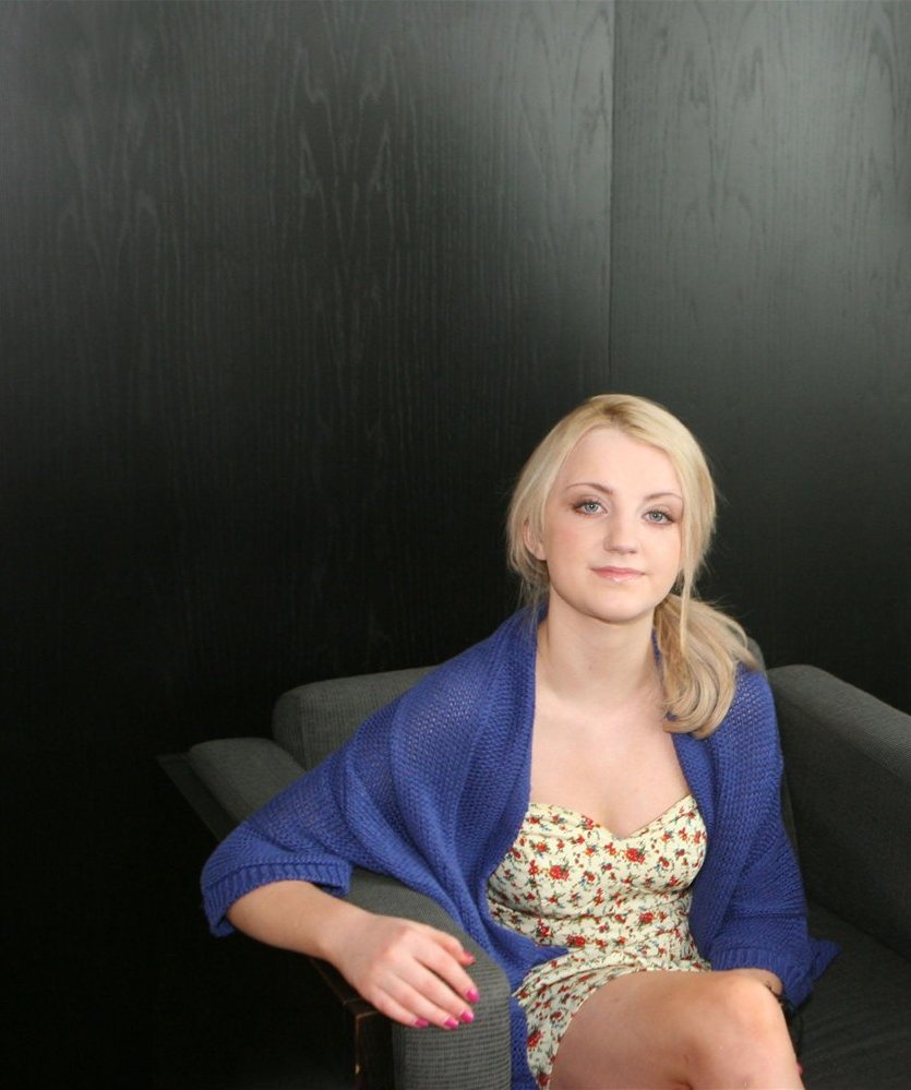 http://st.kinopoisk.ru/im/kadr/1/1/1/kinopoisk.ru-Evanna-Lynch-1112290.jpg