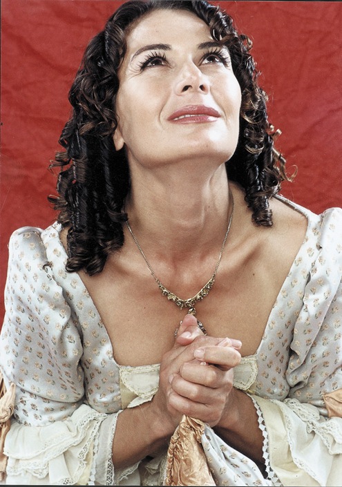 http://st.kinopoisk.ru/im/kadr/1/1/2/kinopoisk.ru-Hatice-Aslan-1125511.jpg