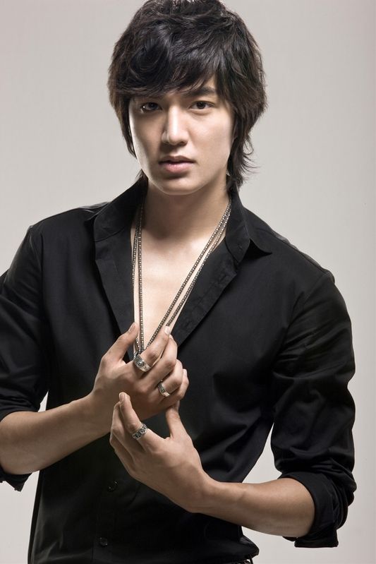http://st.kinopoisk.ru/im/kadr/1/1/2/kinopoisk.ru-Lee-Min-ho-1123871.jpg