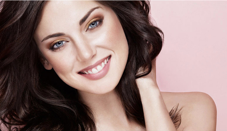 http://st.kinopoisk.ru/im/kadr/1/1/9/kinopoisk.ru-Jessica-Stroup-1190018.jpg