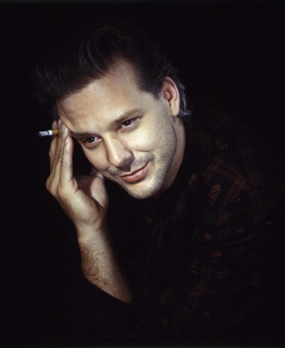 http://st.kinopoisk.ru/im/kadr/1/2/1/kinopoisk.ru-Mickey-Rourke-1213811.jpg