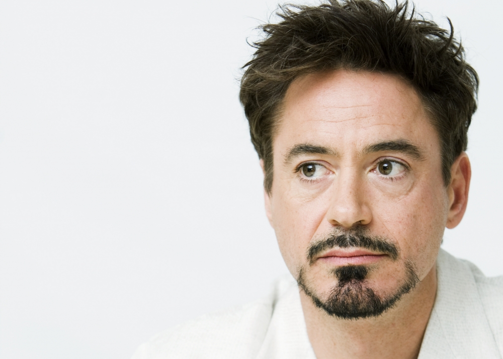 http://st.kinopoisk.ru/im/kadr/1/2/4/kinopoisk.ru-Robert-Downey-Jr-1248531.jpg