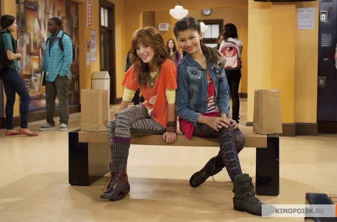http://st.kinopoisk.ru/im/kadr/1/4/1/kinopoisk.ru-Shake-It-Up_21-1411781.jpg