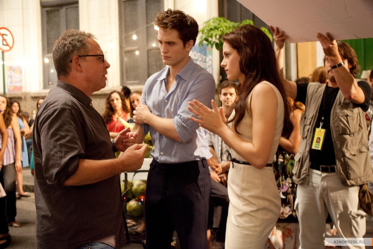 http://st.kinopoisk.ru/im/kadr/1/6/9/kinopoisk.ru-Twilight-Saga_3A-Breaking-Dawn-Part-1_2C-The-1695601.jpg