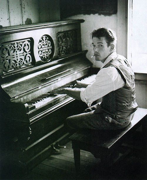 kinopoisk.ru-Ethan-Hawke-32233.jpg