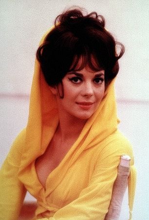 http://st.kinopoisk.ru/im/kadr/3/3/5/kinopoisk.ru-Natalie-Wood-335704.jpg