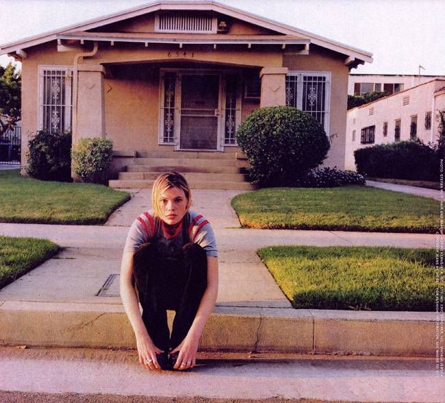 http://st.kinopoisk.ru/im/kadr/3/4/4/kinopoisk.ru-Clea-DuVall-34405.jpg