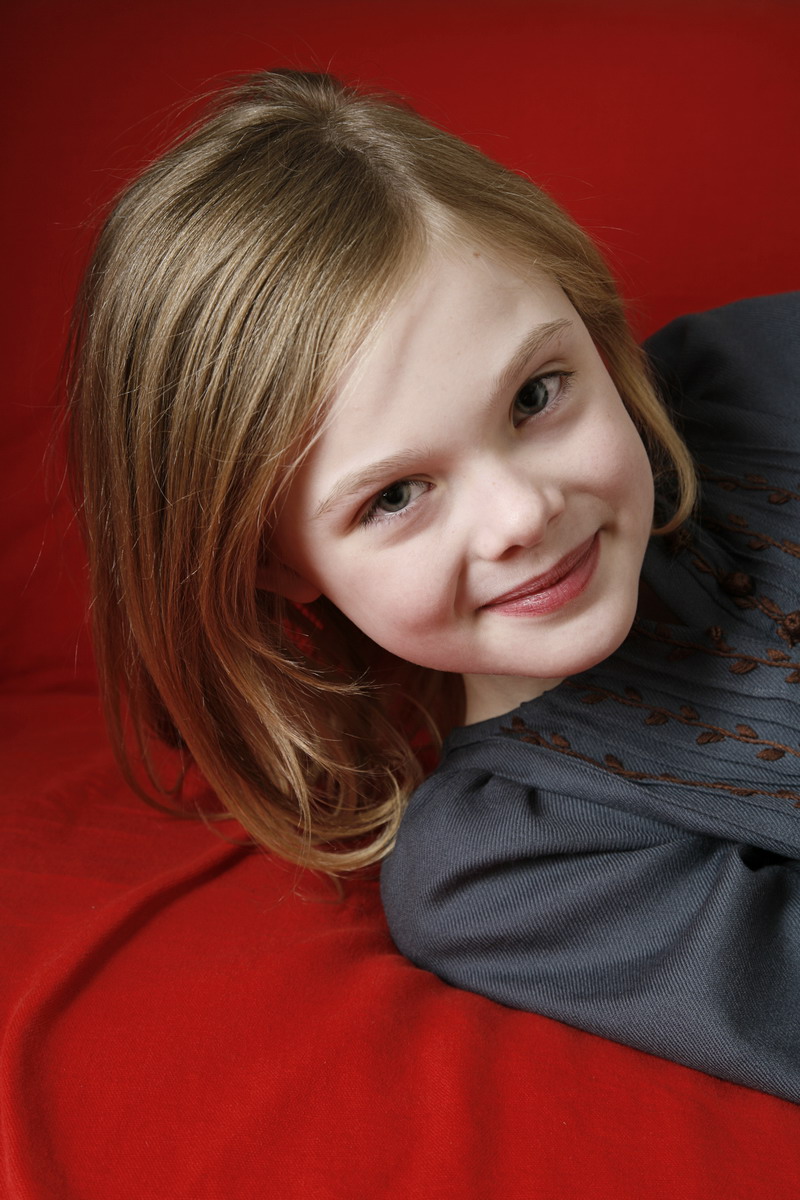 http://st.kinopoisk.ru/im/kadr/5/0/5/kinopoisk.ru-Elle-Fanning-505614.jpg