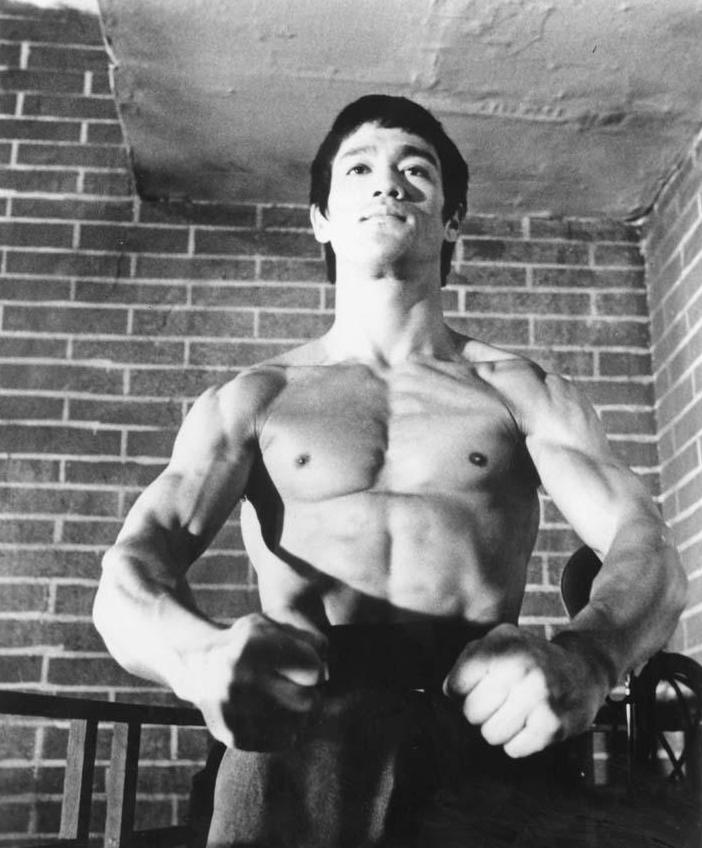 kinopoisk.ru-Bruce-Lee-559493.jpg