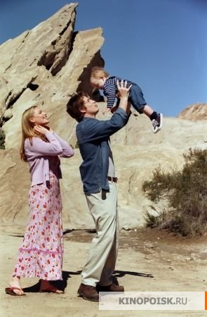 http://st.kinopoisk.ru/im/kadr/8/1/7/kinopoisk.ru-Roswell-817736.jpg