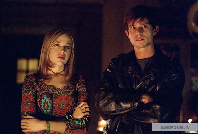 http://st.kinopoisk.ru/im/kadr/8/1/7/kinopoisk.ru-Roswell-817743.jpg