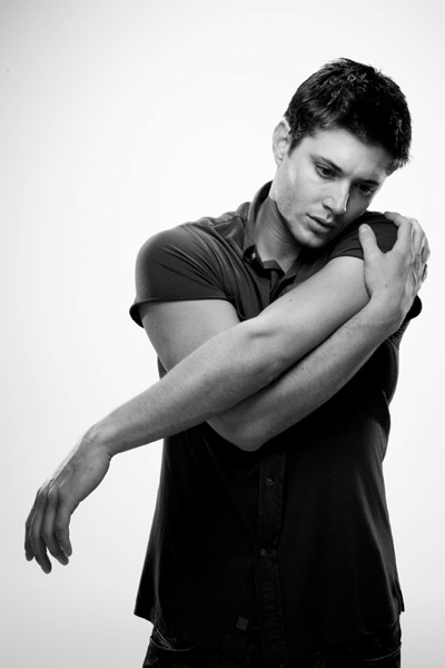 http://st.kinopoisk.ru/im/kadr/8/3/8/kinopoisk.ru-Jensen-Ackles-838057.jpg