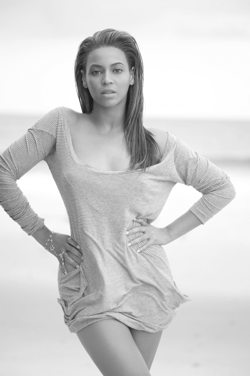 http://st.kinopoisk.ru/im/kadr/8/4/7/kinopoisk.ru-Beyonc_26_23233_3B-Knowles-847074.jpg