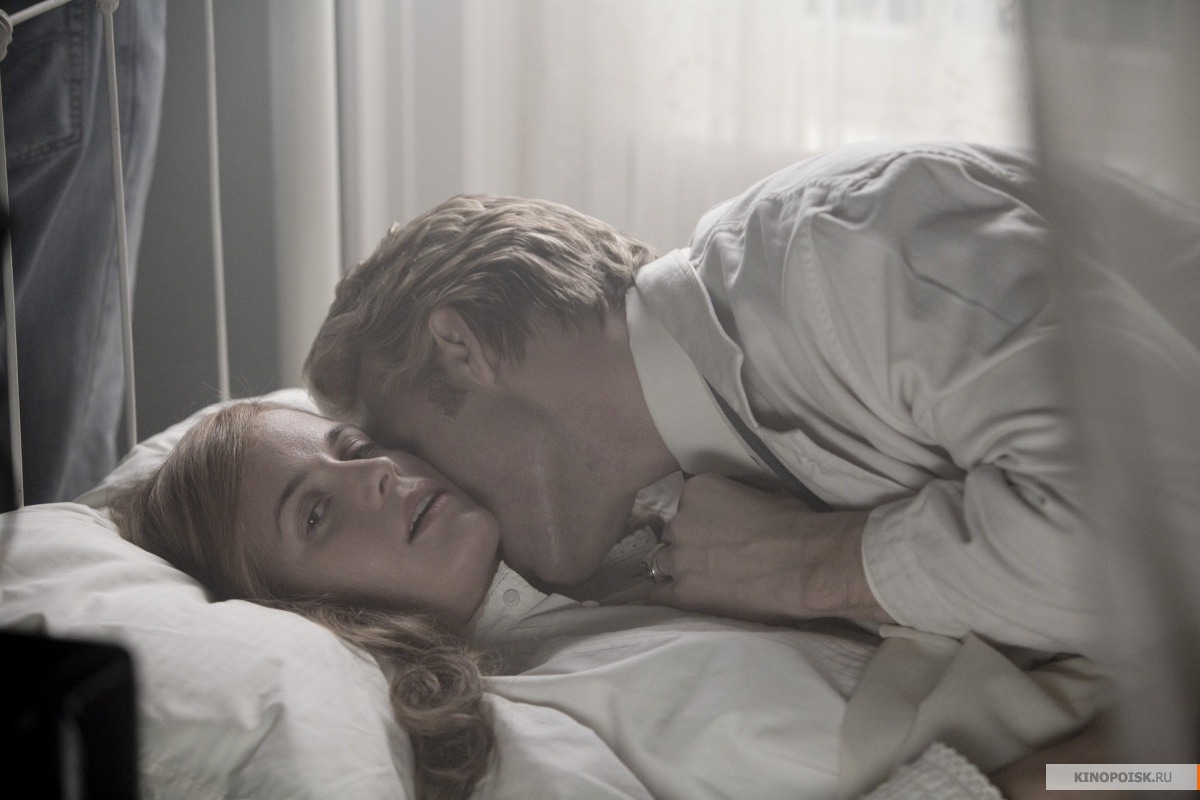 http://st.kinopoisk.ru/im/kadr/8/6/8/kinopoisk.ru-Twilight-868284.jpg