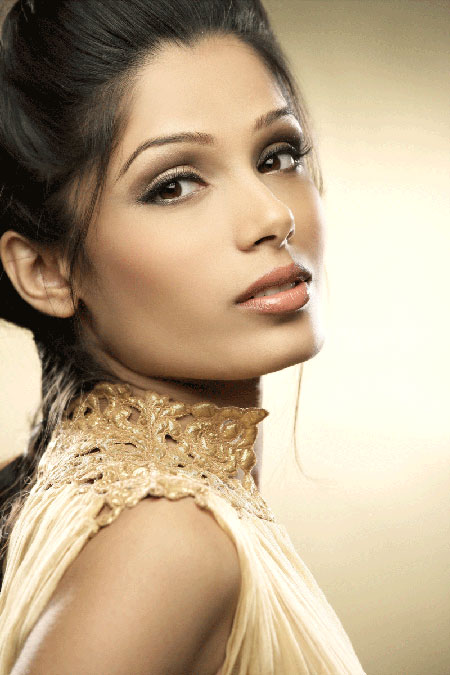 kinopoisk.ru-Freida-Pinto-880081.jpg