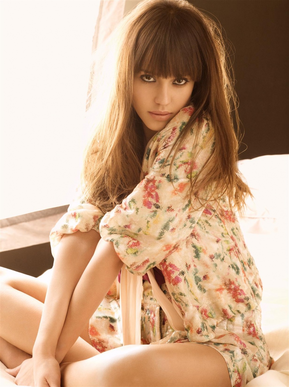 http://st.kinopoisk.ru/im/kadr/9/0/2/kinopoisk.ru-Jessica-Alba-902709.jpg