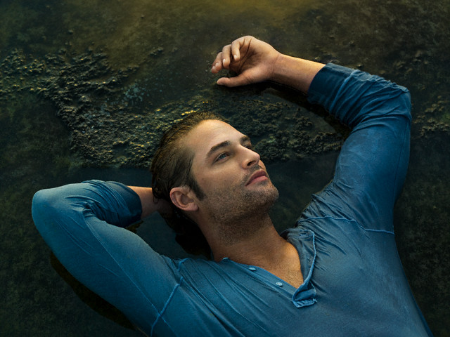 http://st.kinopoisk.ru/im/kadr/9/0/5/kinopoisk.ru-Josh-Holloway-905829.jpg