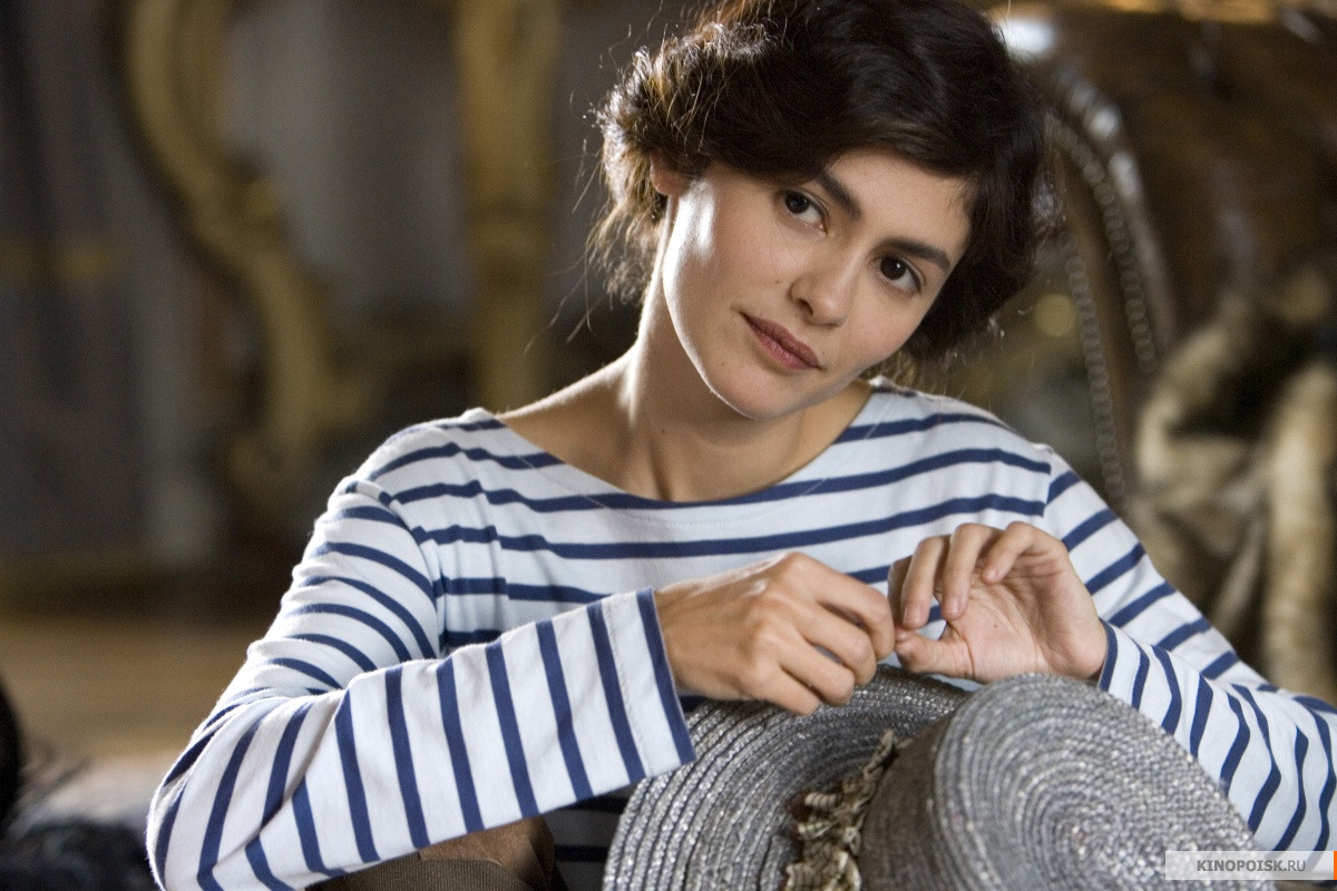 http://st.kinopoisk.ru/im/kadr/9/0/6/kinopoisk.ru-Coco-avant-Chanel-906909.jpg
