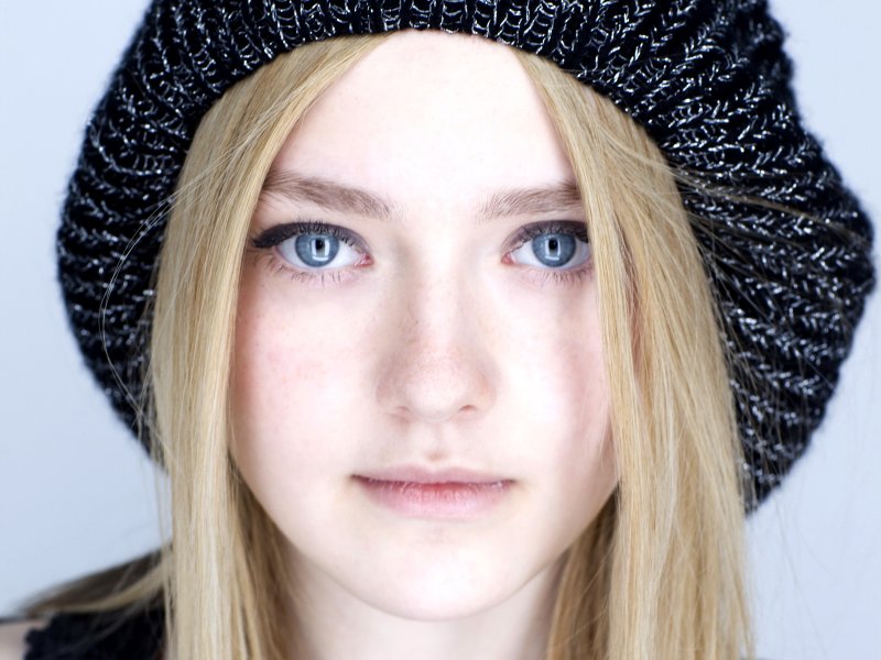 kinopoisk.ru-Dakota-Fanning-1253446--w--800.jpg