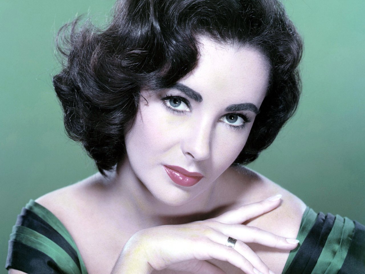 kinopoisk.ru-Elizabeth-Taylor-1303319--w--1280.jpg