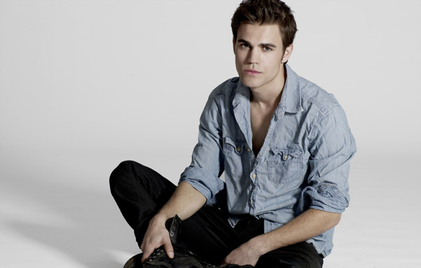 http://st.kinopoisk.ru/im/kadr/1/0/2/kinopoisk.ru-Paul-Wesley-1027405.jpg