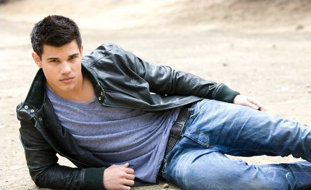 http://st.kinopoisk.ru/im/kadr/1/0/2/kinopoisk.ru-Taylor-Lautner-1027273.jpg