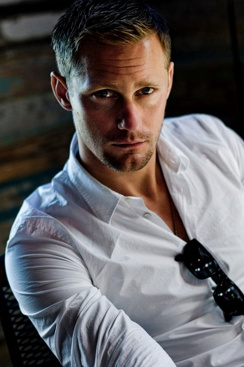 http://st.kinopoisk.ru/im/kadr/1/0/8/kinopoisk.ru-Alexander-Skarsg_26_23229_3Brd-1083027.jpg