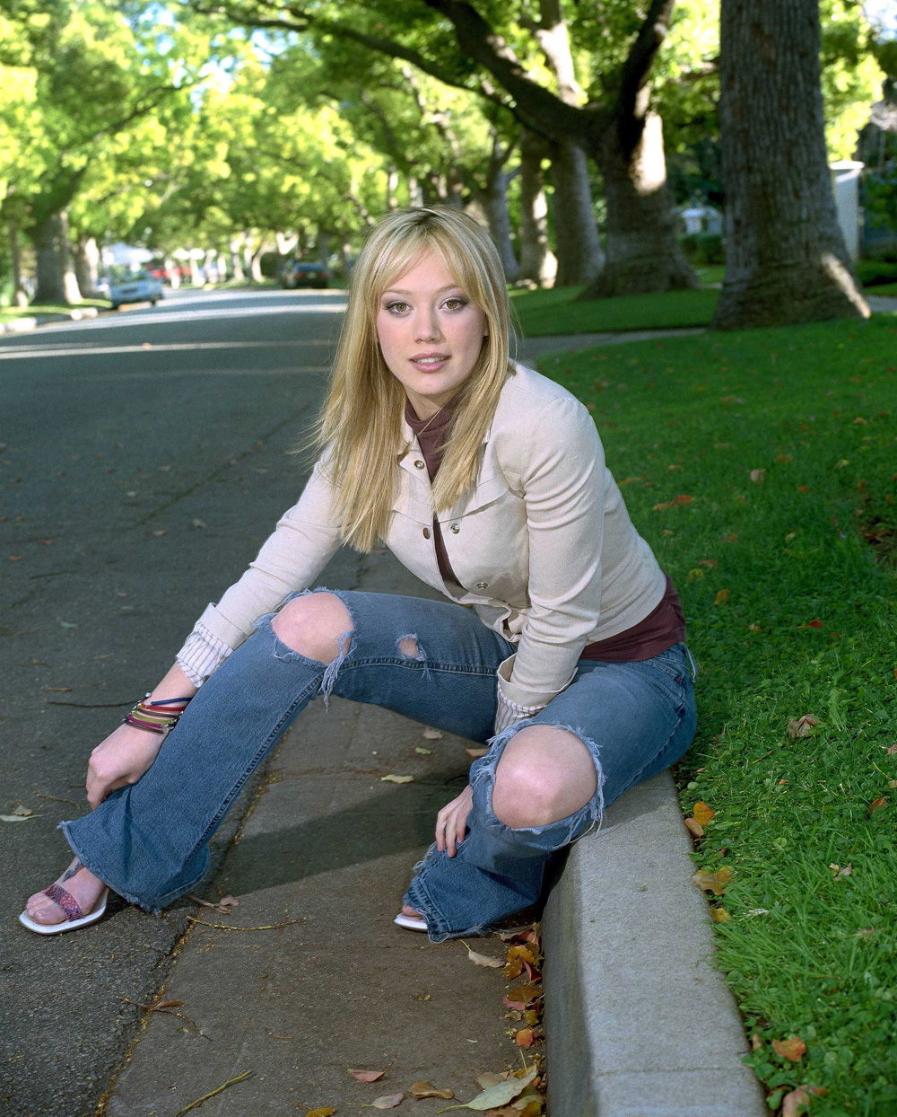 http://st.kinopoisk.ru/im/kadr/1/1/0/kinopoisk.ru-Hilary-Duff-1106867.jpg