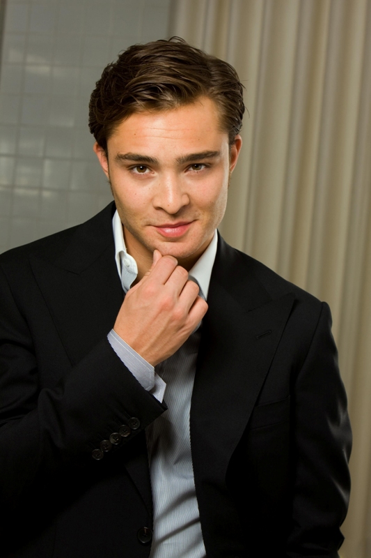 http://st.kinopoisk.ru/im/kadr/1/1/9/kinopoisk.ru-Ed-Westwick-1198970.jpg