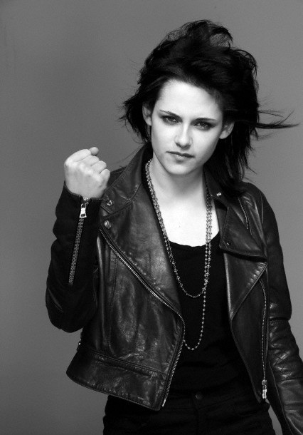 http://st.kinopoisk.ru/im/kadr/1/2/1/kinopoisk.ru-Kristen-Stewart-1211015.jpg