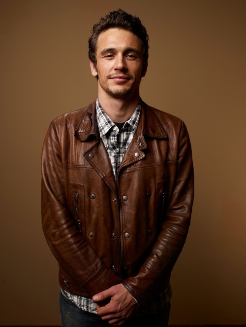 http://st.kinopoisk.ru/im/kadr/1/3/7/kinopoisk.ru-James-Franco-1373894.jpg