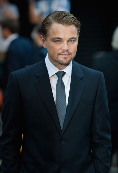 http://st.kinopoisk.ru/im/kadr/1/4/1/kinopoisk.ru-Leonardo-DiCaprio-1412040.jpg