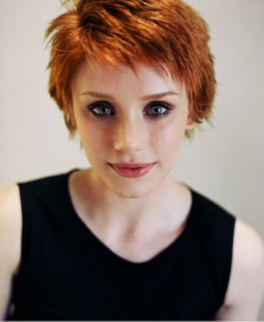 http://st.kinopoisk.ru/im/kadr/7/2/2/kinopoisk.ru-Bryce-Dallas-Howard-722618.jpg