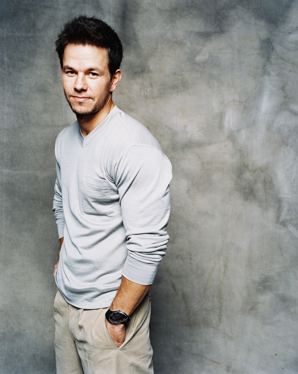 http://st.kinopoisk.ru/im/kadr/8/6/9/kinopoisk.ru-Mark-Wahlberg-869852.jpg