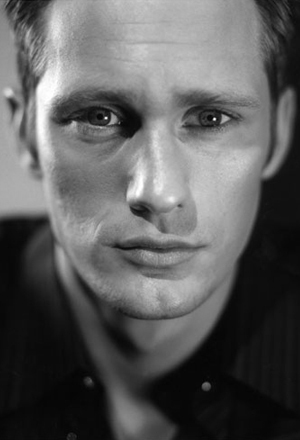 http://st.kinopoisk.ru/im/kadr/9/1/0/kinopoisk.ru-Alexander-Skarsg_26_23229_3Brd-910408.jpg