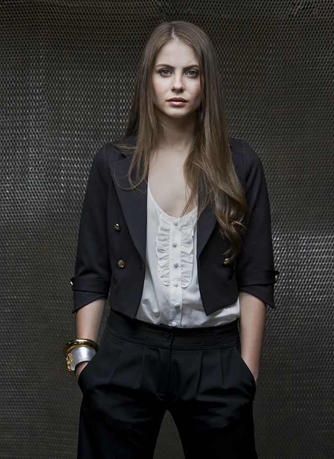 http://st.kinopoisk.ru/im/kadr/9/4/8/kinopoisk.ru-Willa-Holland-948298.jpg