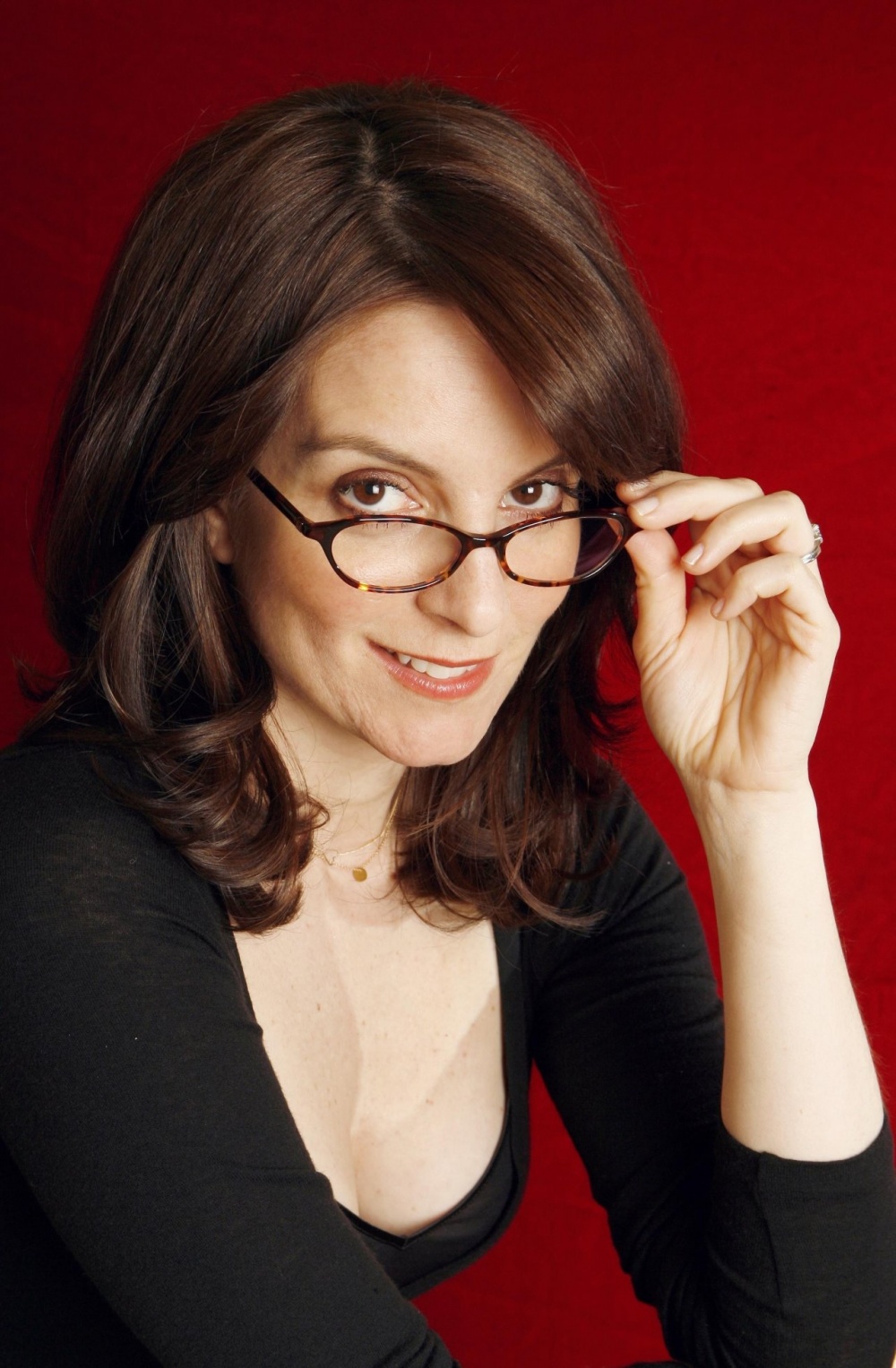 http://st.kinopoisk.ru/im/kadr/9/6/6/kinopoisk.ru-Tina-Fey-966495.jpg