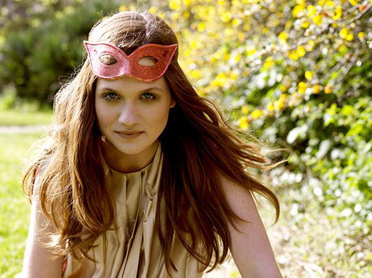 http://st.kinopoisk.ru/im/kadr/9/8/4/kinopoisk.ru-Bonnie-Wright-984951.jpg