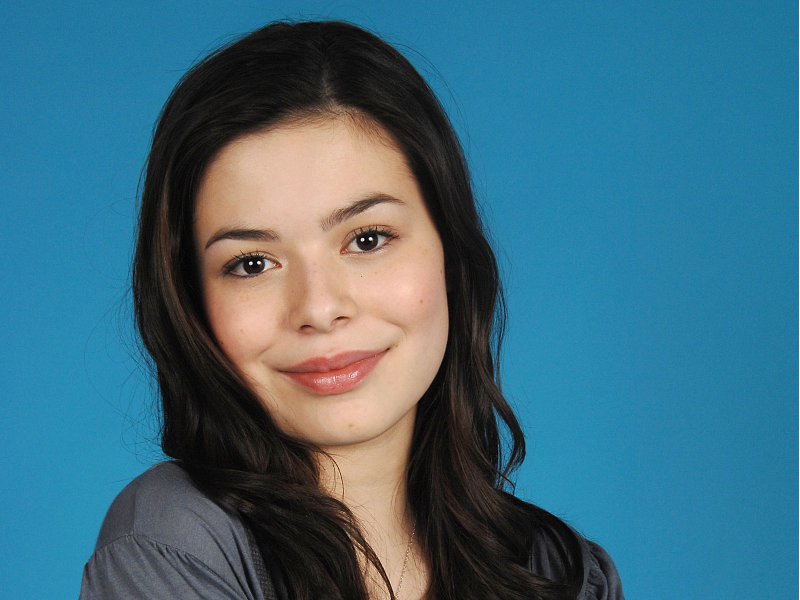 http://st.kinopoisk.ru/im/wallpaper/9/5/5/kinopoisk.ru-Miranda-Cosgrove-955241--w--800.jpg