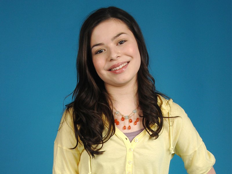 http://st.kinopoisk.ru/im/wallpaper/9/5/5/kinopoisk.ru-Miranda-Cosgrove-955272--w--800.jpg